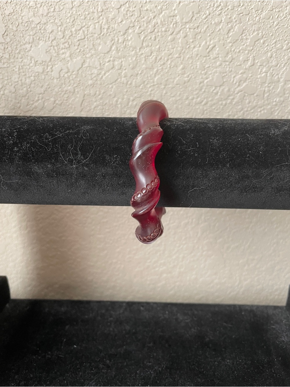 Red Sculpted Resin Bangle Bracelet - Women Accessories
